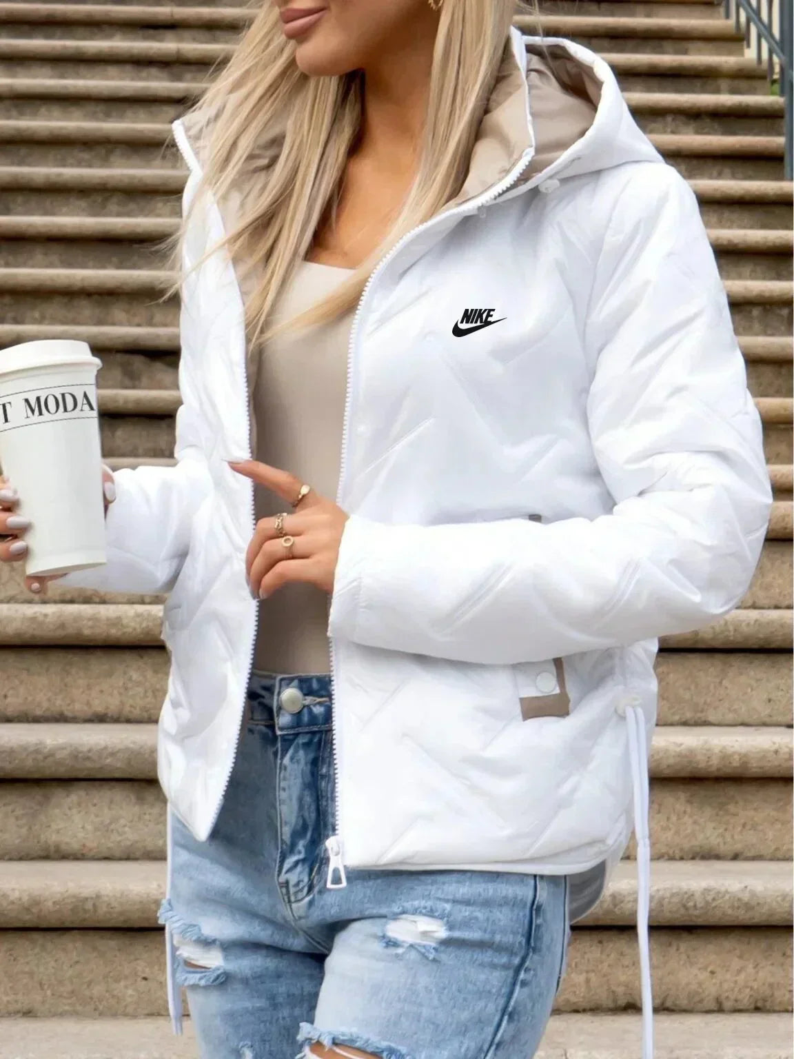 Giacca Puffer Leggera con Cappuccio