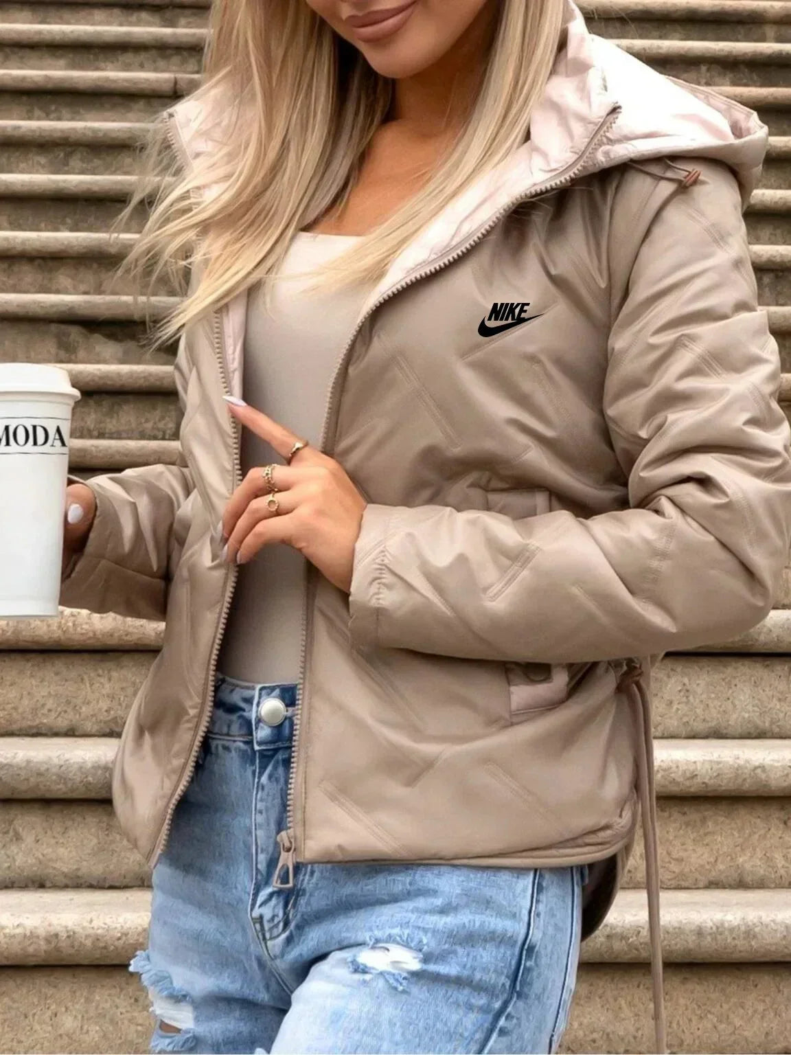 Giacca Puffer Leggera con Cappuccio