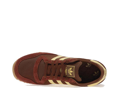 Scarpe sportive femminili dal design tradizionale