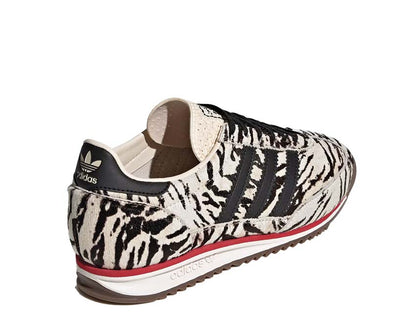 Scarpe da ginnastica femminili in stile vintage con fantasia zebrata.