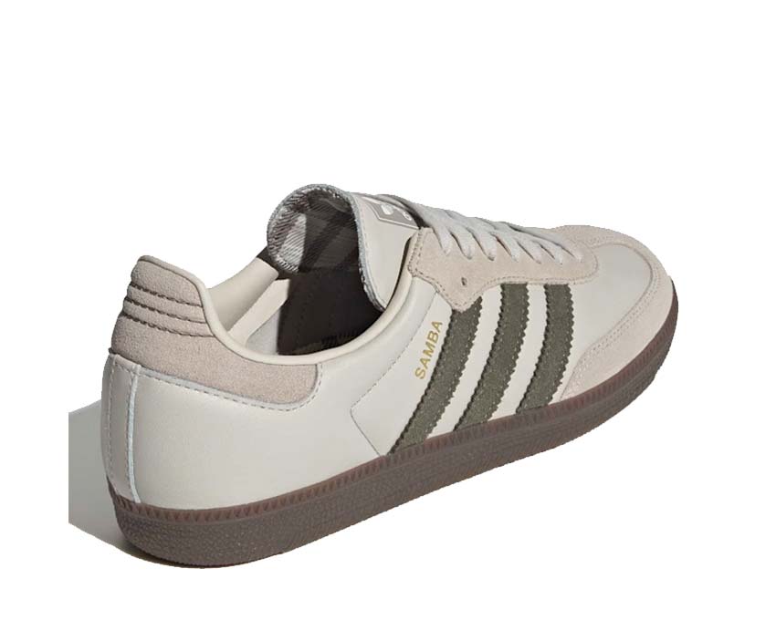Scarpe sportive classiche in pelle e gomma color argento.