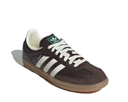 Calzature sportive in pelle marrone scuro con suola in gomma.