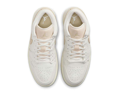 Scarpe da donna in pelle e tessuto color oro, modello basso.