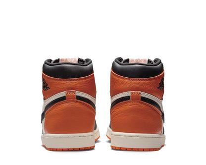 Scarpe alte retrò in pelle con colori ispirati al basket.