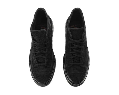 Calzatura alta in tela nera con suola in gomma e stile retrò anni '70.