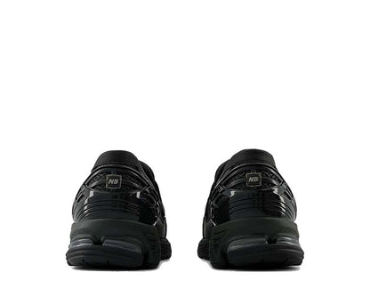 Scarpe sportive nere modello classico con design 1906L