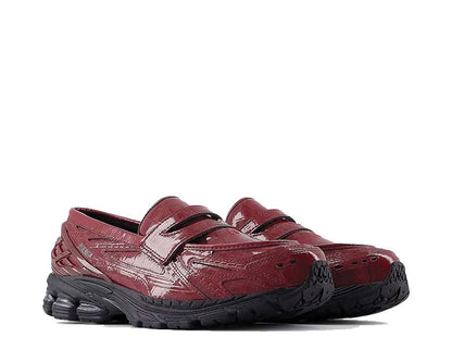 Scarpe sportive rosse con motivo a pelle di coccodrillo