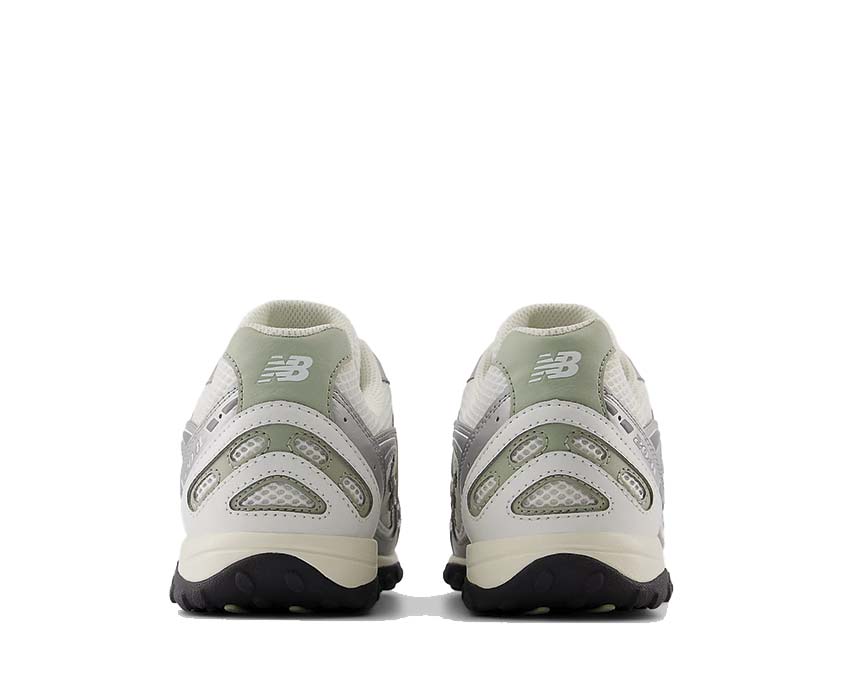 Scarpe sportive in pelle e tessuto con motivo serpente.