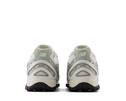 Scarpe sportive in pelle e tessuto con motivo serpente.