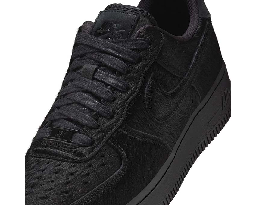 Scarpe sportive in pelle scamosciata nera con dettagli in pelliccia sintetica