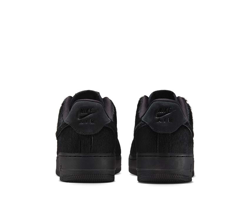 Scarpe sportive in pelle scamosciata nera con dettagli in pelliccia sintetica