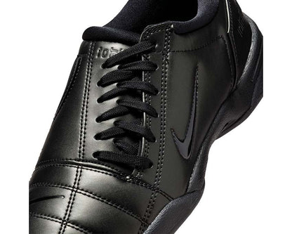 Scarpe da calcio completamente nere per donna