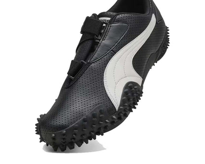 Scarpa atletica nera con chiusura a strappo e suola flessibile