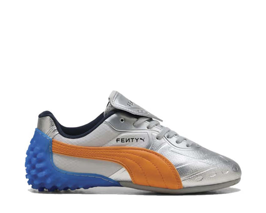 Scarpa da ginnastica in pelle argentata con design contemporaneo e dettagli unici.