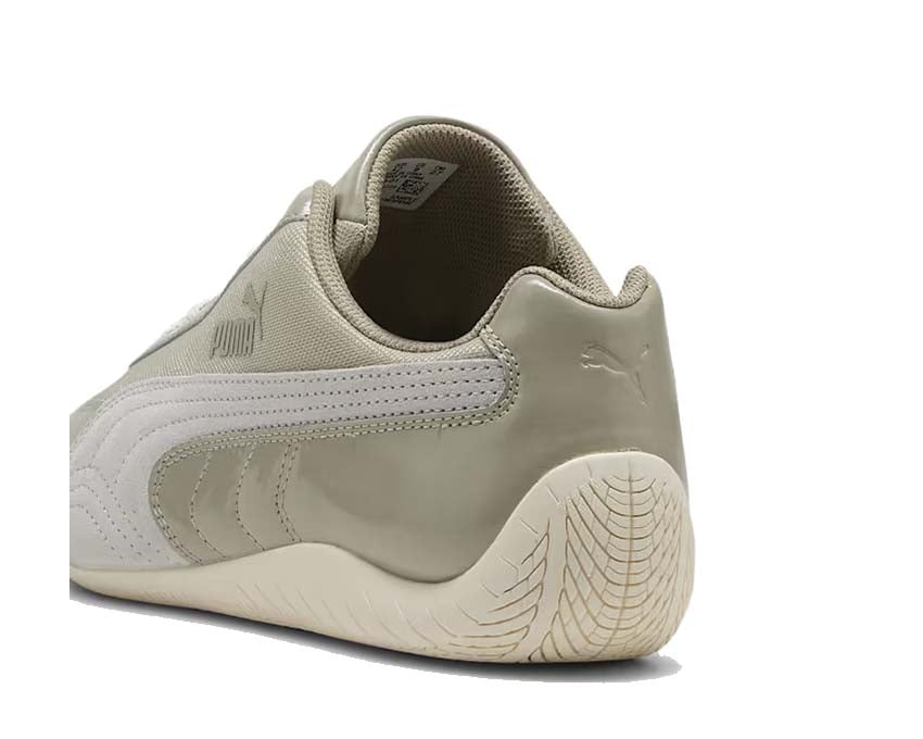 Scarpe da ginnastica in pelle verniciata grigio ciottolo